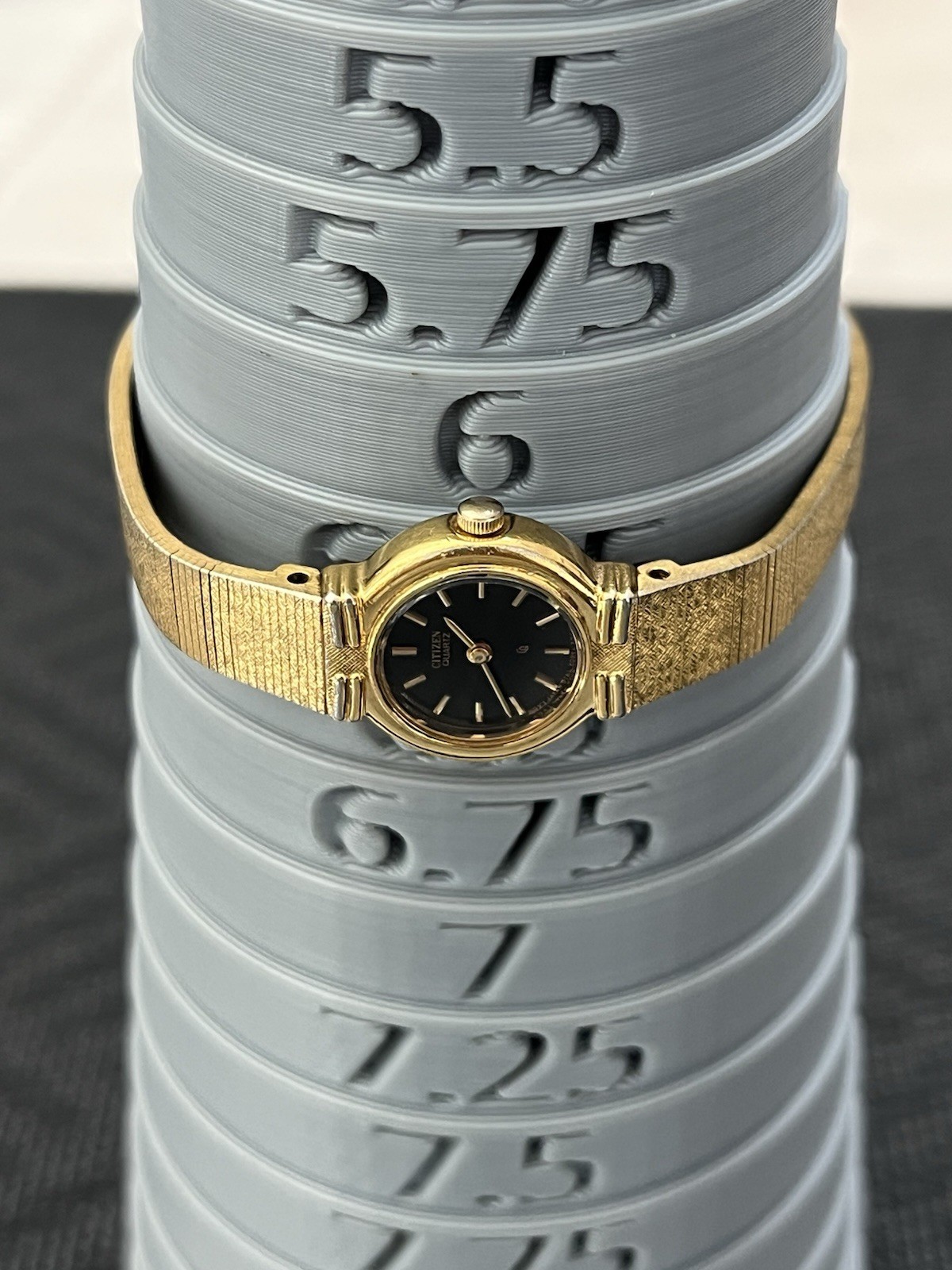 Vintage Citizen Ladies Quartz Watch – Black Dial – October 1986