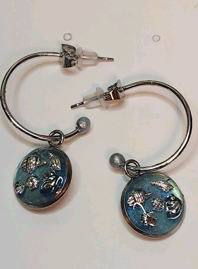 Handmade Resin Stainless Steel C-Hoop Earrings – 12 mm – Silver Seashells