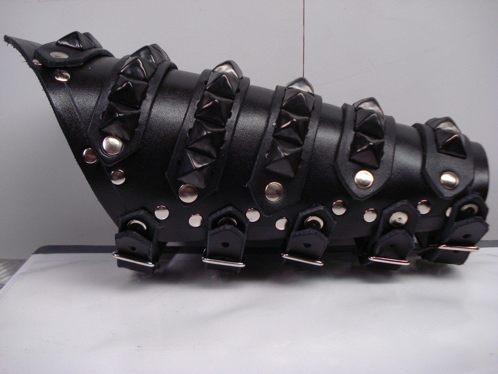AMON AMARTH.. LEATHER STRAPPED VIKING GAUNTLET.. (MDLG0049)