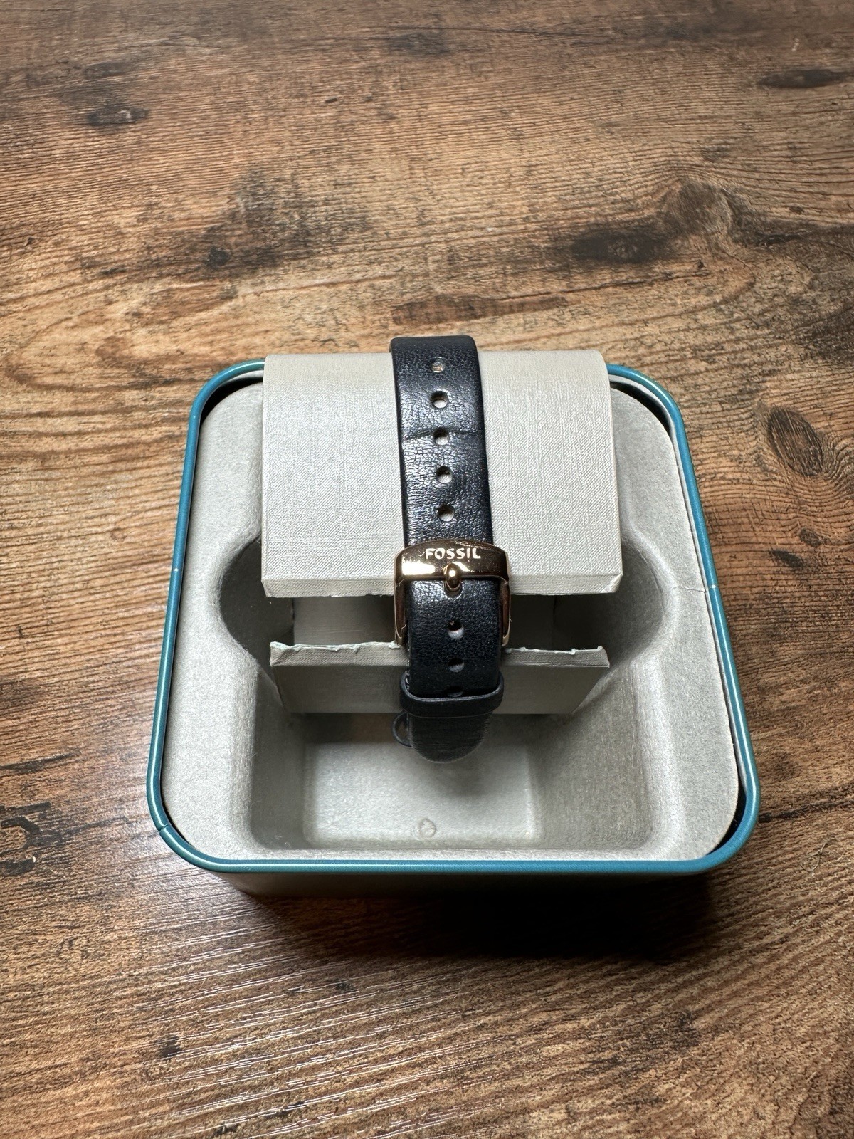 FossilWomen’s Carlie Mini Leather Strap Watch 28mm