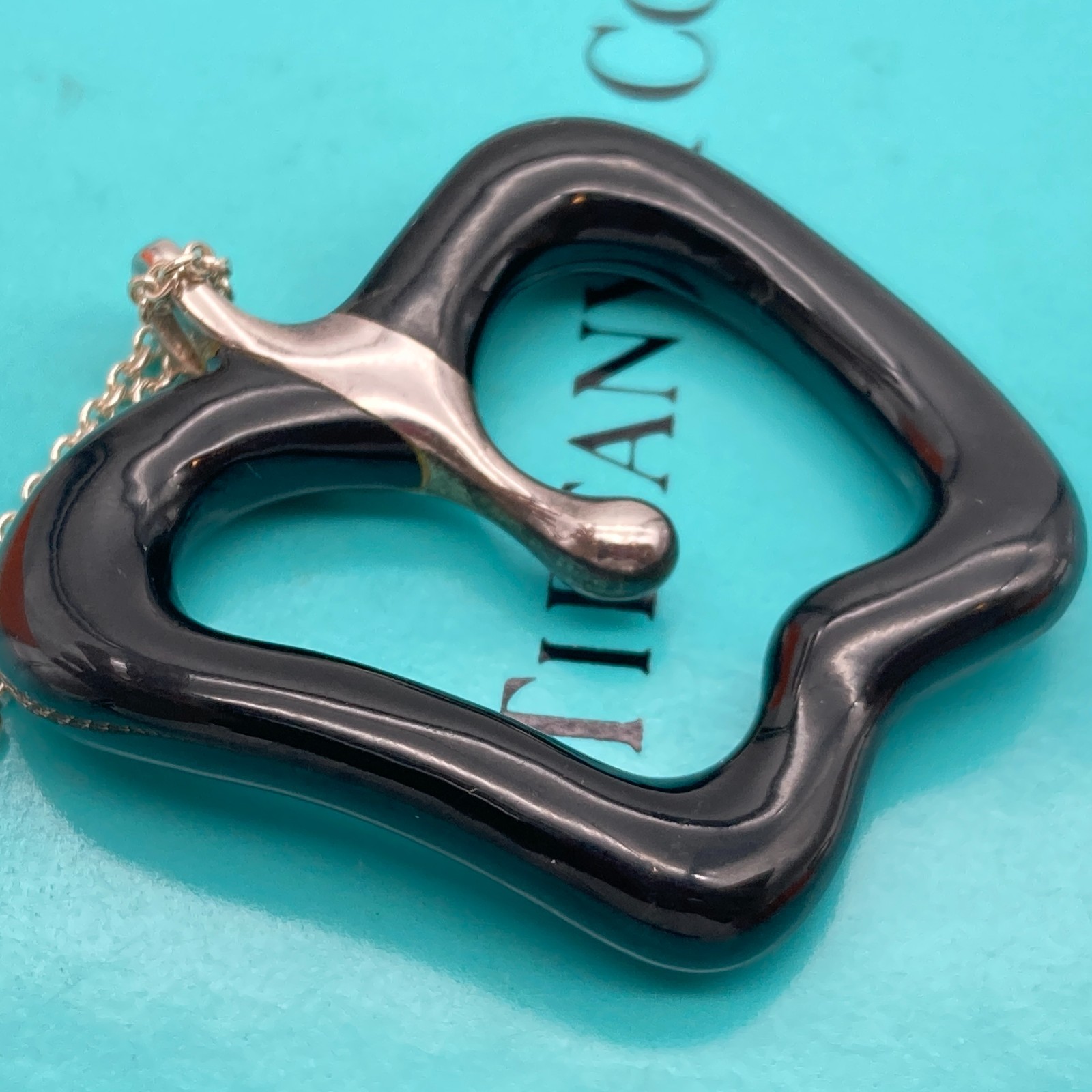 Tiffany & Co. Apple Black Jade 29″ Elsa Peretti Necklace 15.0g
