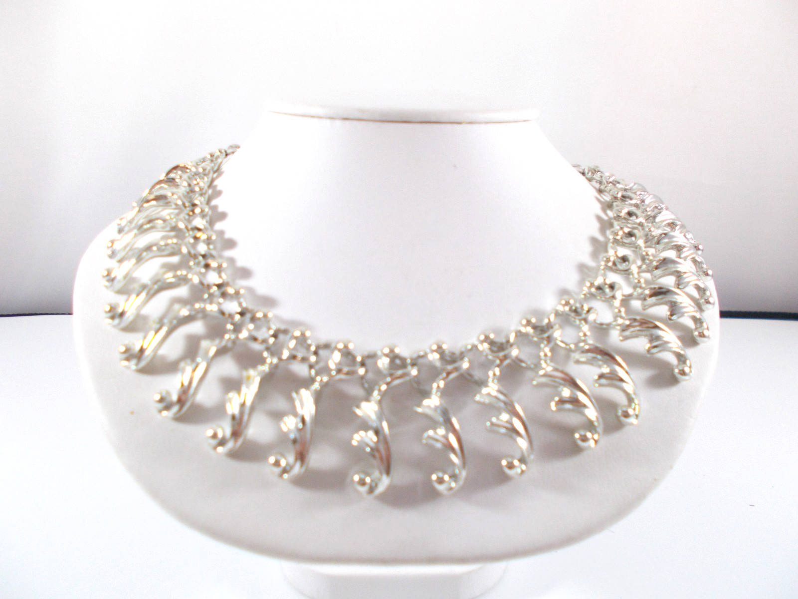 VTG 1960’s Sarah Coventry Fancy Free Silver Tone Fringe Choker Necklace