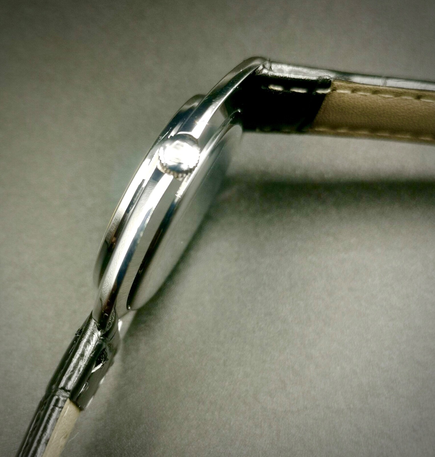 Vintage And Rare WALTHAM Maxim VIP Hand-Winding Unisex watch. 17 Jewels.