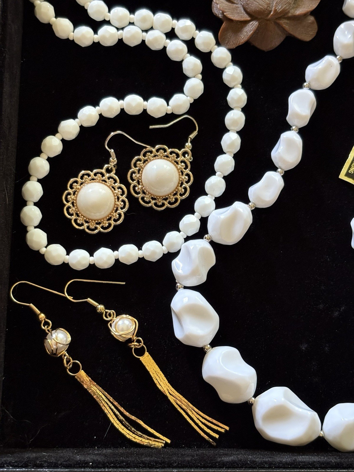 VTG Mix Estate Jewelry Lot 25pc White & Gold Tone Rhinestone Lucite All Wearable