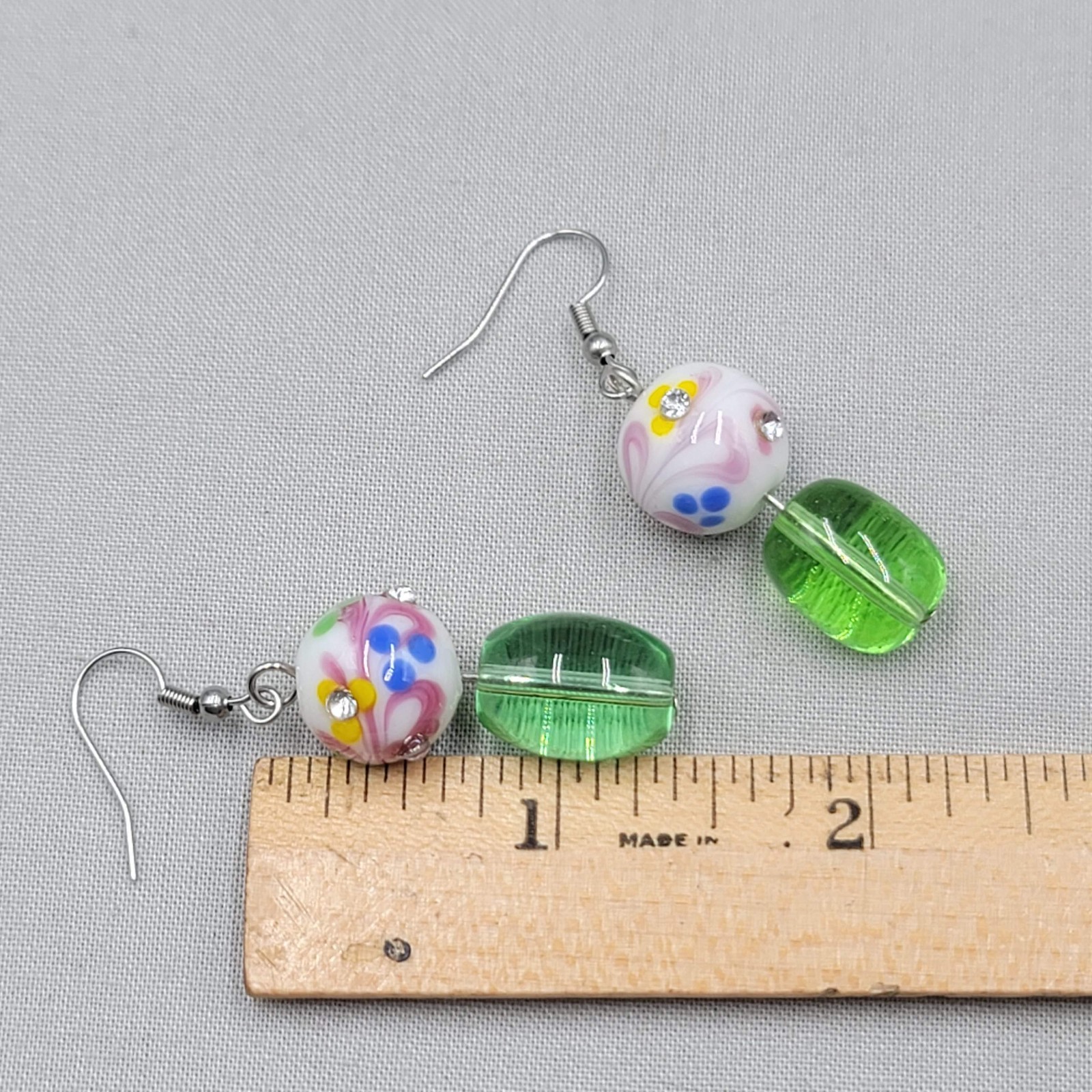 Multicolor White Art Glass Bead Green Pierced Earrings Silver tone Dangle 1 3/8″