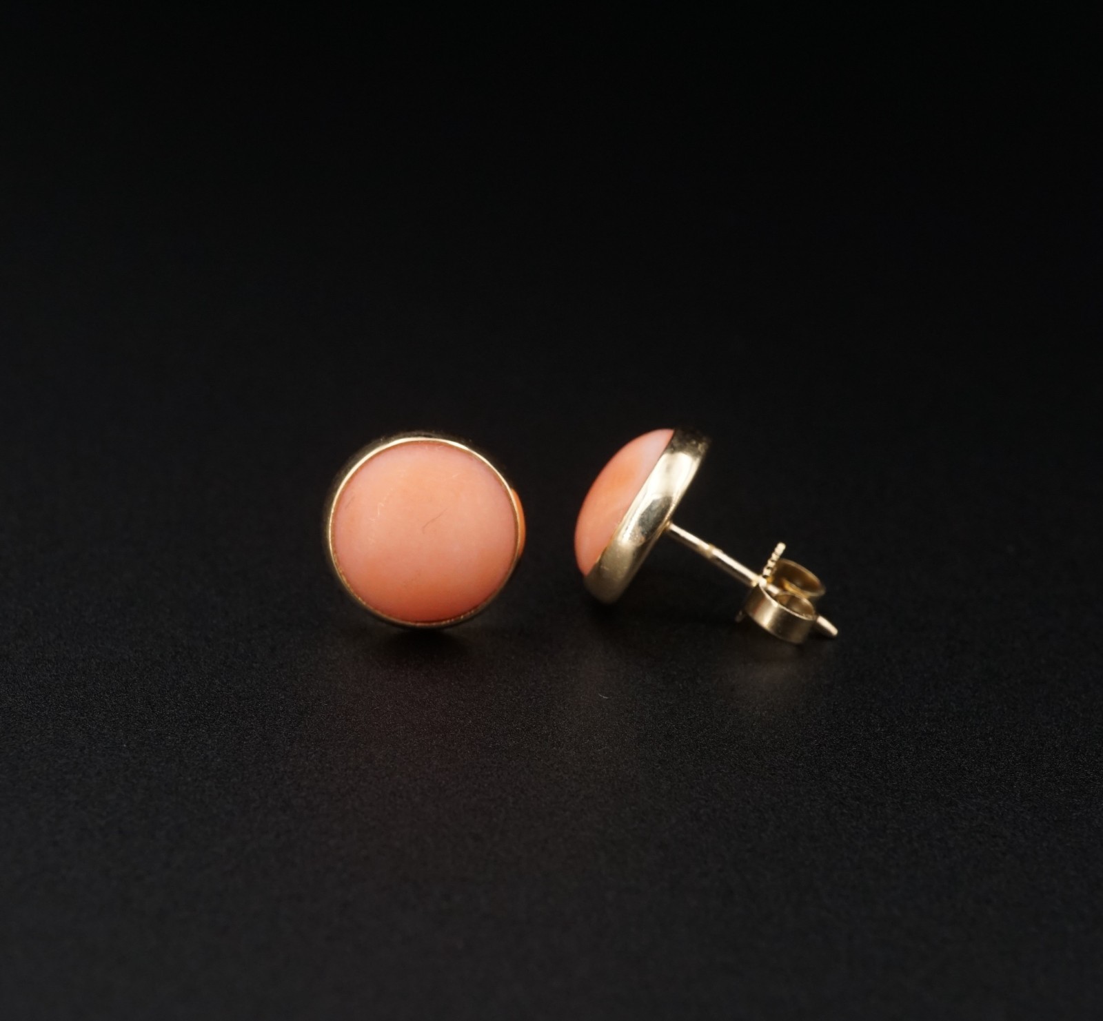 Larter & Sons Pink Coral Cabochon Stud Earrings 14k Yellow Gold 11mm EG2863