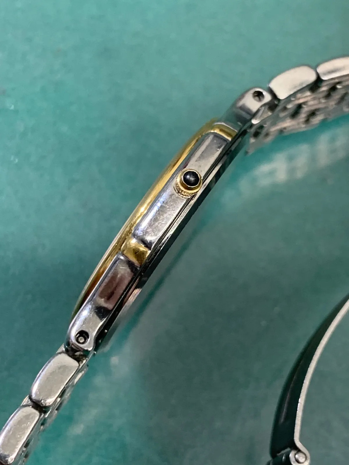 Seiko 5E30-6A00, crown broken.
