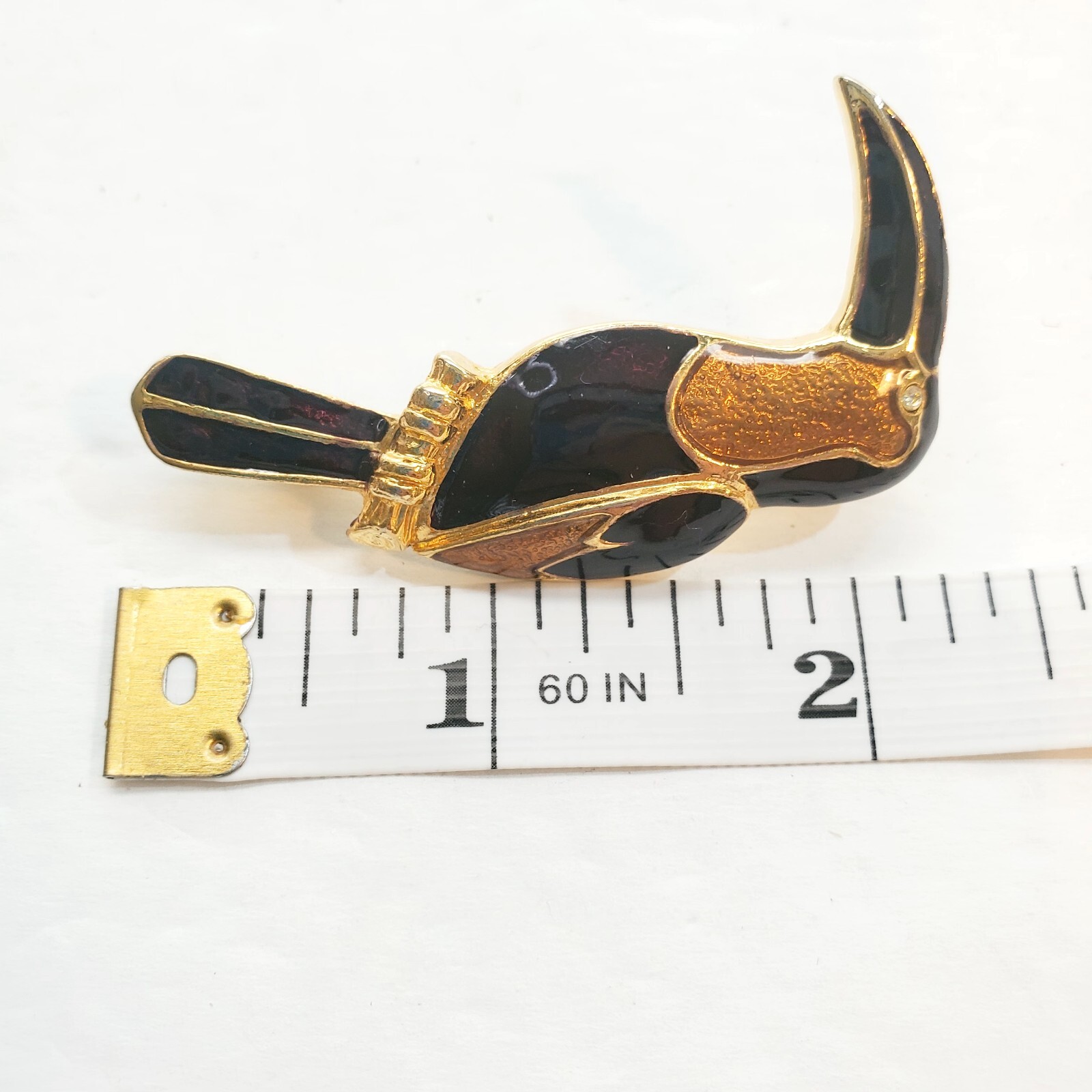 Vtg Gold Tone Metal and Enamel Rhinestone Eye Toucan Tropical Bird Brooch Pin