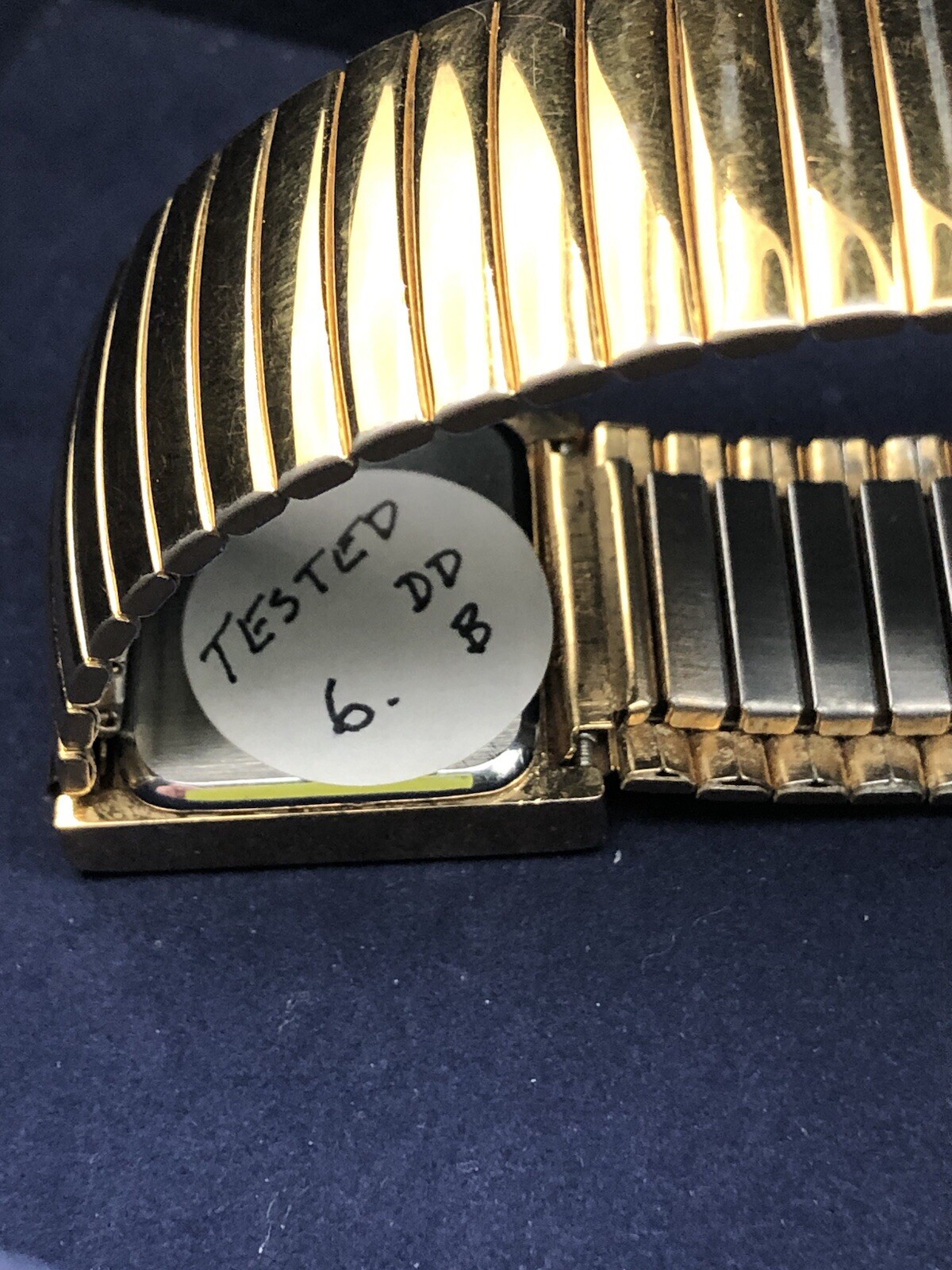 JOAN RIVERS V377 Classic Collection Gold Tone QUARTZ WATCH w/Stretch Band