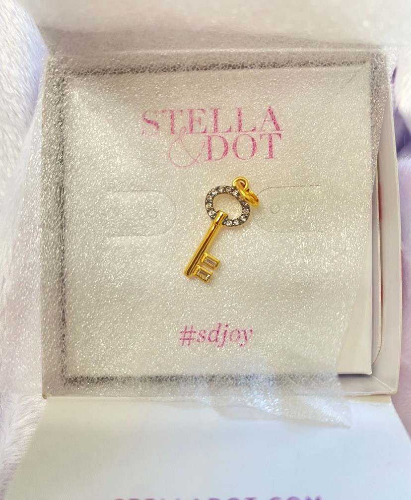 Stella & Dot Charm Pendant KEY TO MY HEART CHARM Gold Tone #C916G