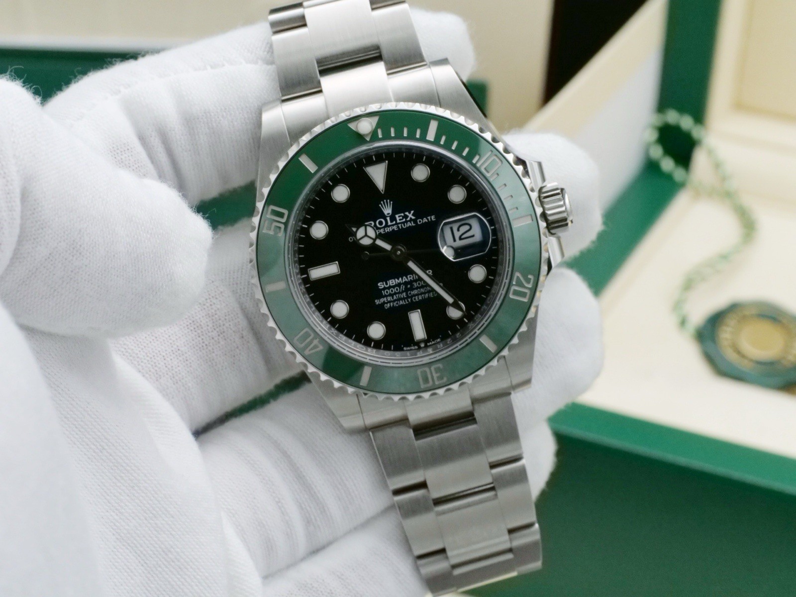 🟢 Rolex Submariner 126610LV “Starbucks / Cermit” – 41mm – MINT – Box & Papers