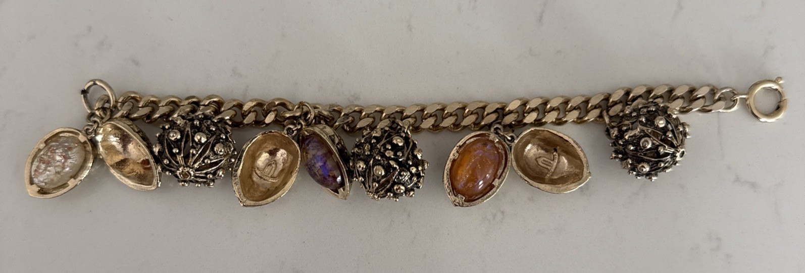 RARE Vintage Goldtone Chunky Acorns Walnut Shells Bracelet Germany