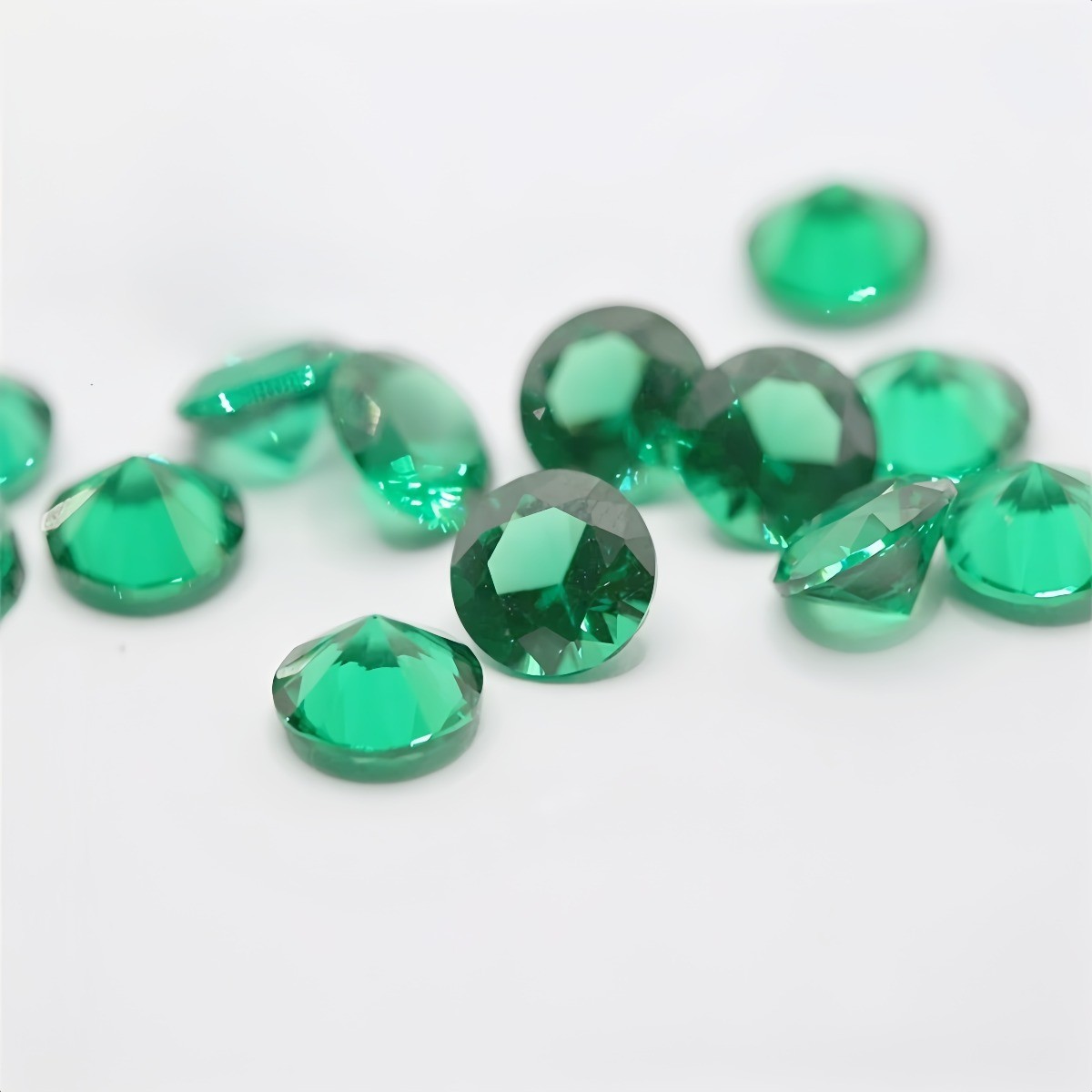 10pcs Round Faceted Emerald Brilliant Cut Rich Green Emerald Gem in Small Sizes