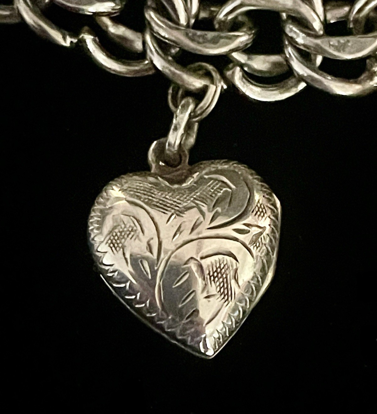 VINTAGE WINARD STERLING SILVER CHARM BRACELET WITH 6 CHARMS ~ 36.6 G