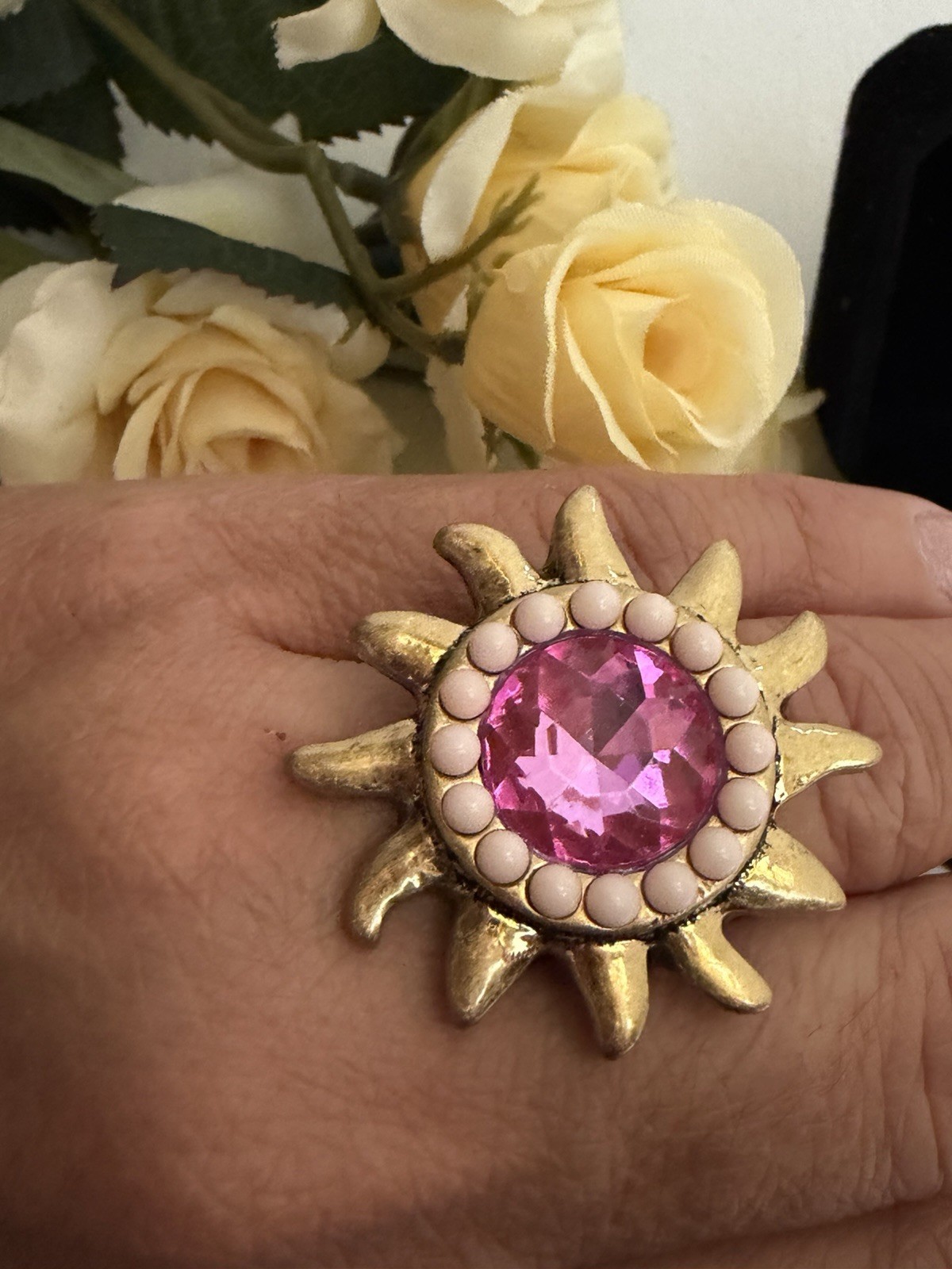 Kurt Geiger London Sunburst Crystal Embellished Cocktail Ring Sz 9