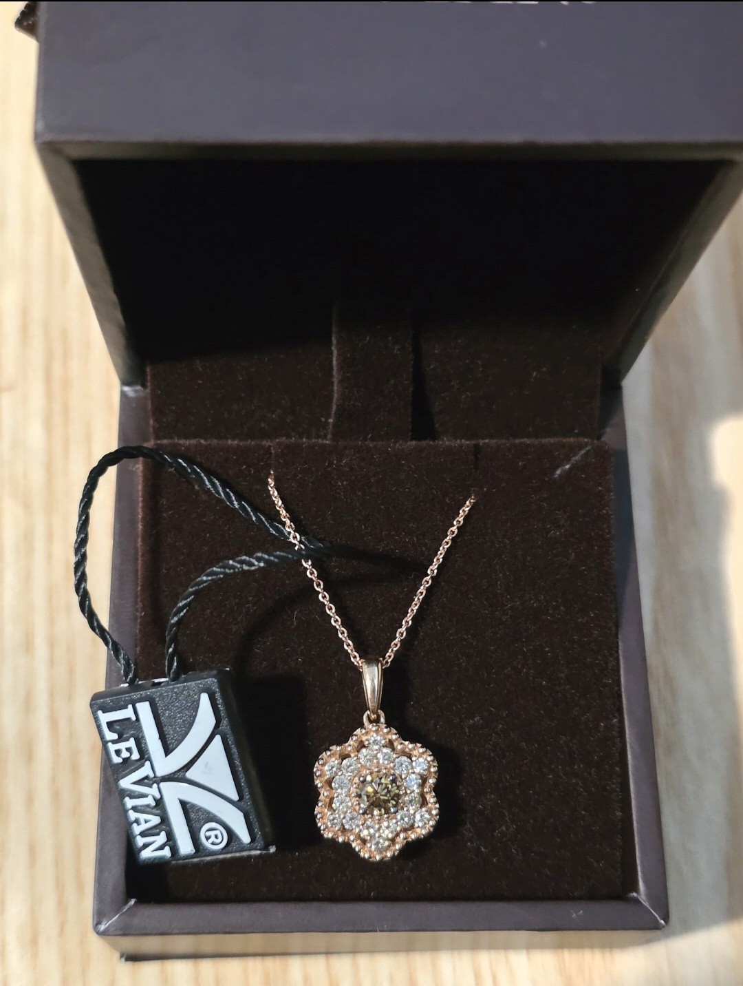 NEW! LE VIAN Diamond 🌸Flower Necklace 3/8 Ct Tw In 14k Strawberry 🍓 Gold