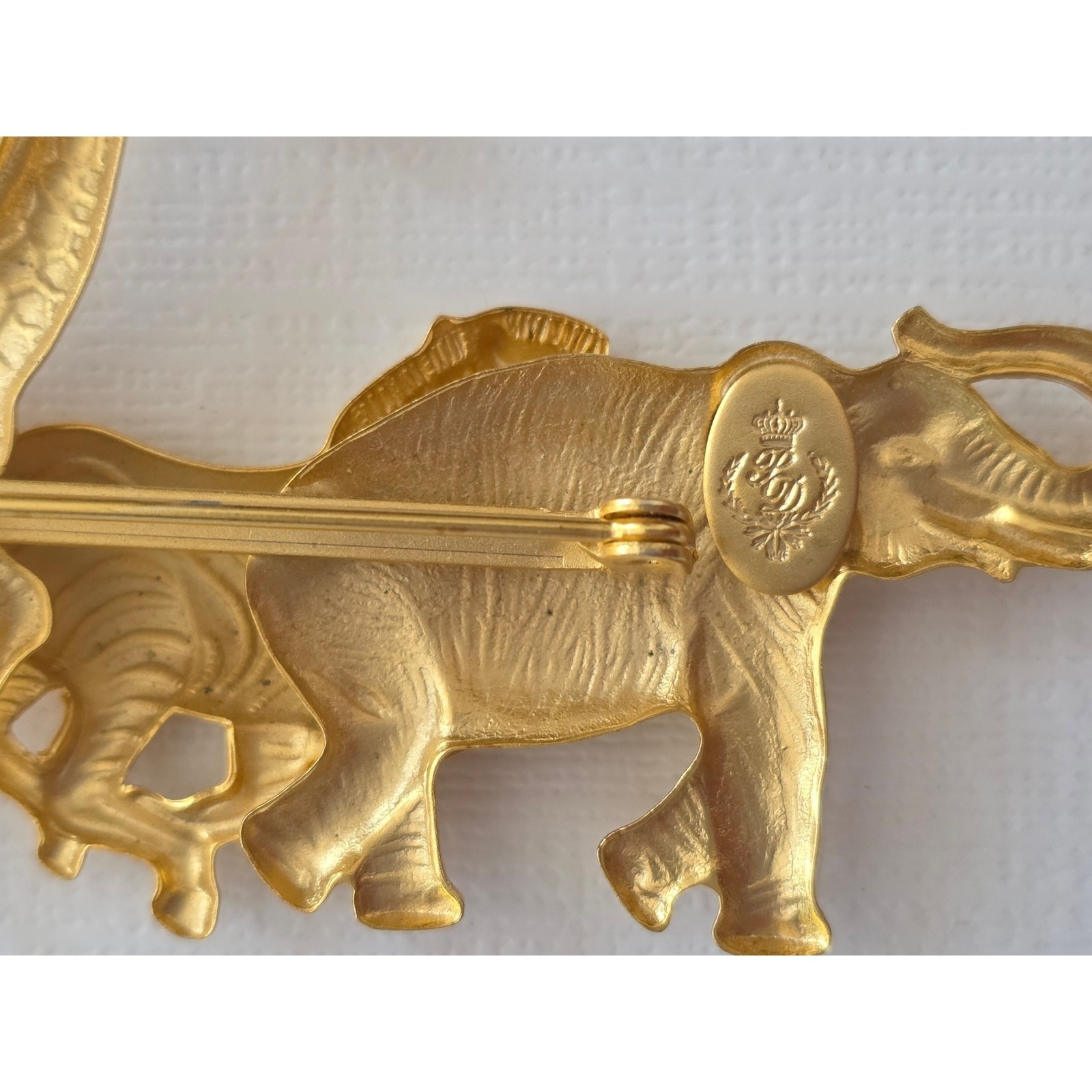 Premier Designs Safari Gold Tone Zebra Elephant Giraffe Brooch Pin