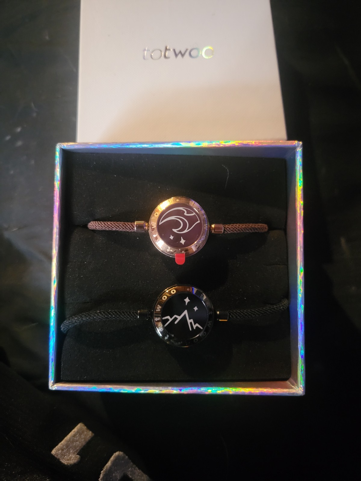 Totwoo Couples love bracelet Works and has everything