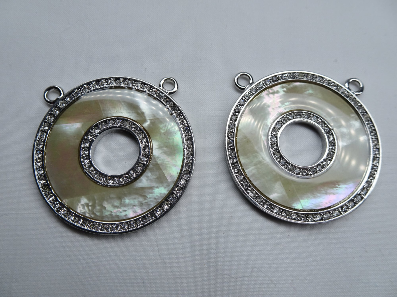 One Large Round Pewter Pendant MOP Shell Connector 1 1/2″ Across P66 DNG