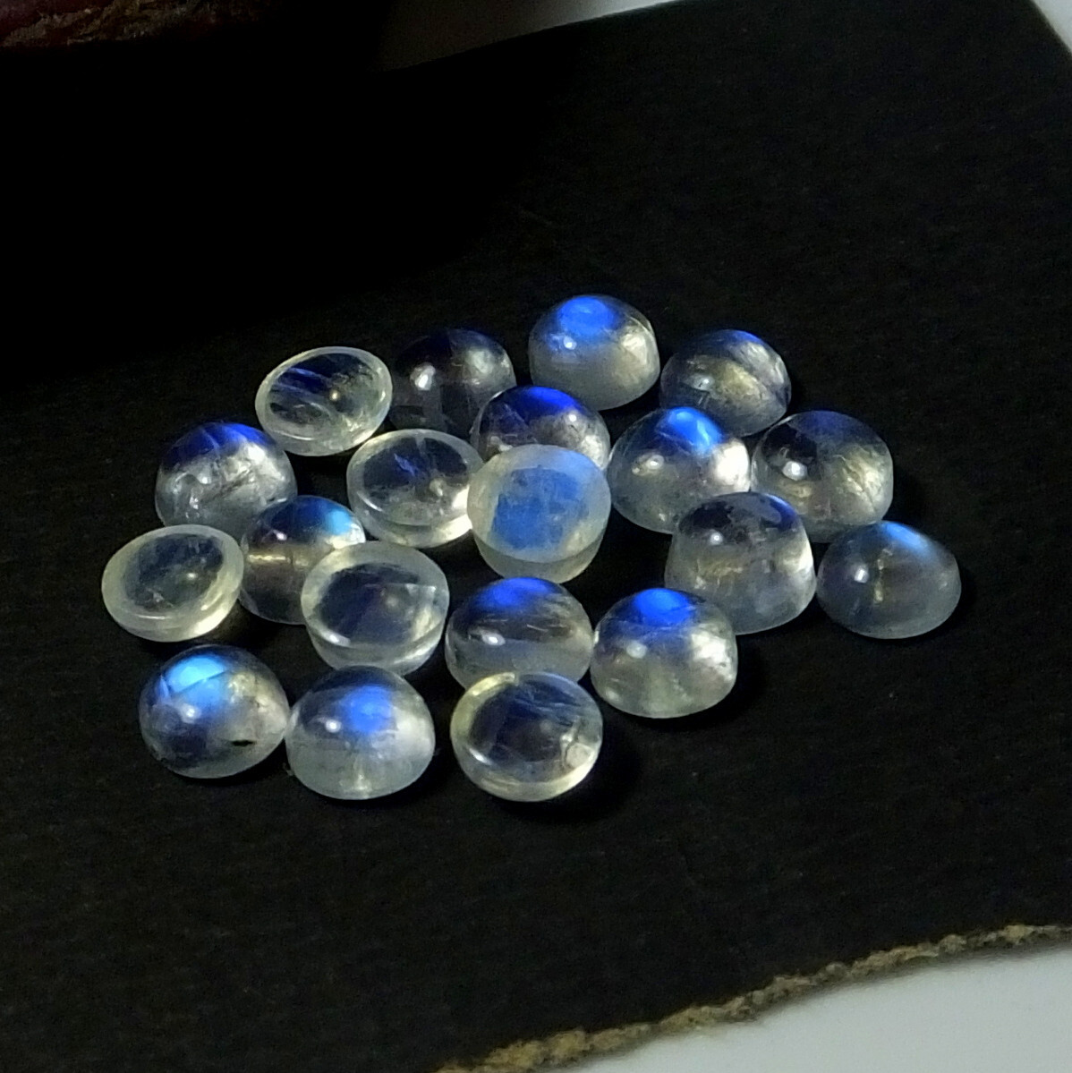 Rainbow Moonstone Blue Fire 6X6 mm Round Cut Cabochon Natural Gemstone 20 Pieces