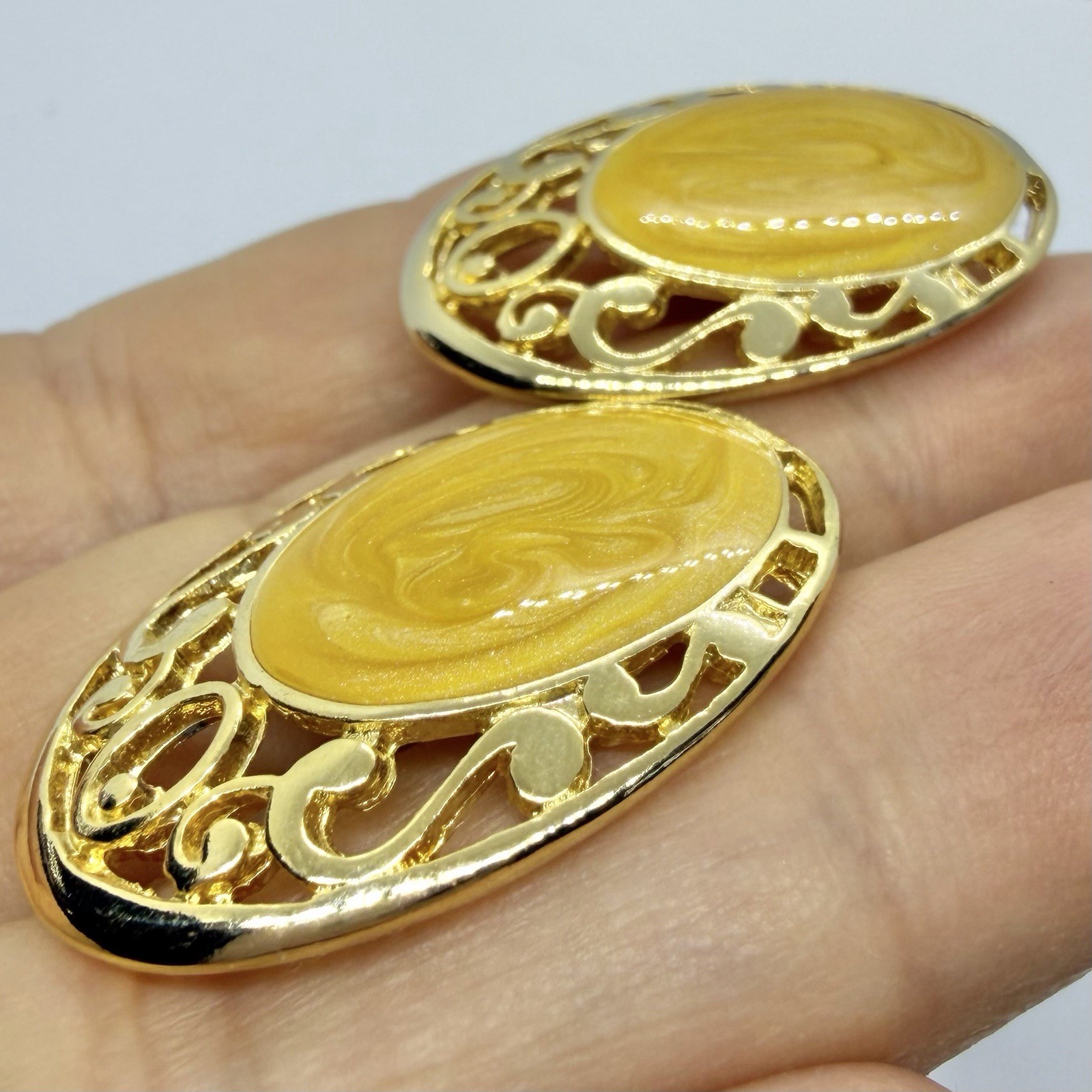Vtg Mustard Yellow Guilloche Enamel Goldtone Filigree Statement Oval Earrings