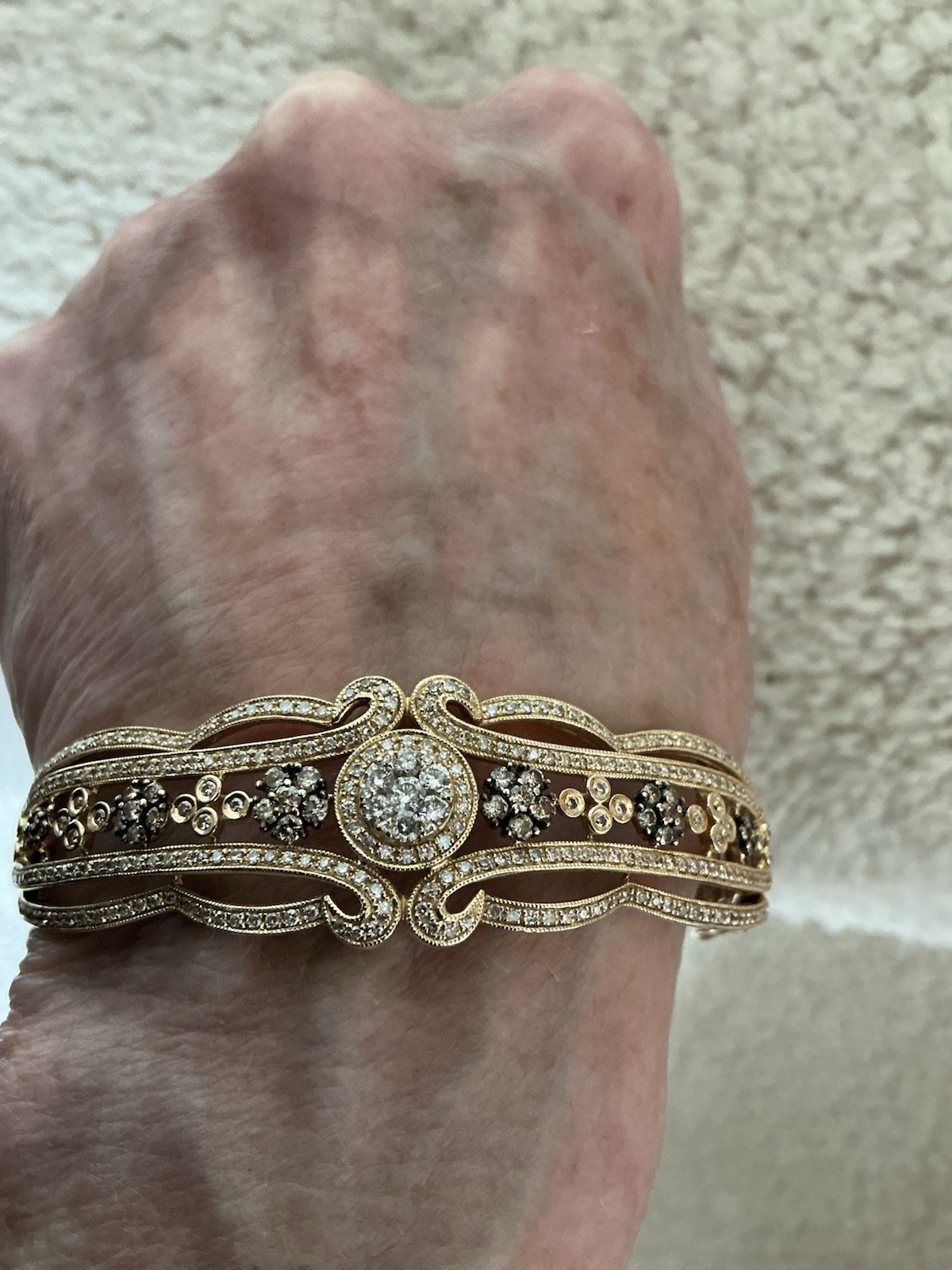 BEAUTIFUL VINTAGE EFFY BRAND ESPRESSO 14K GOLD WHITE DIAMOND BANGLE BRACELET