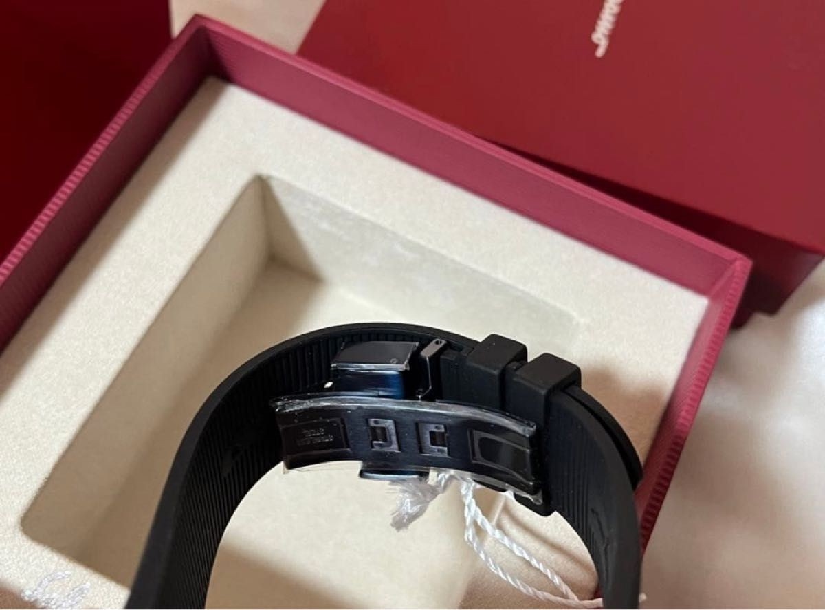 Regular 214 500 yen Brand New Swiss Made Ferragamo Chronograph Quartz Watch