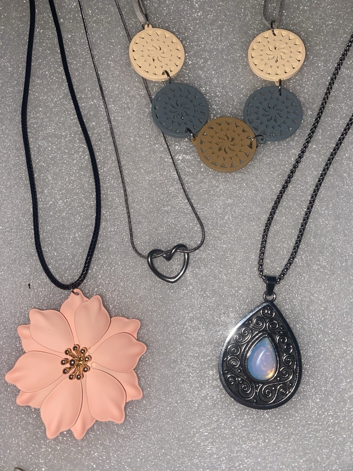 Women’s Fashion Jewelry Mixed Lot 6pc Necklaces & Cameo Earrings Metal Plastic