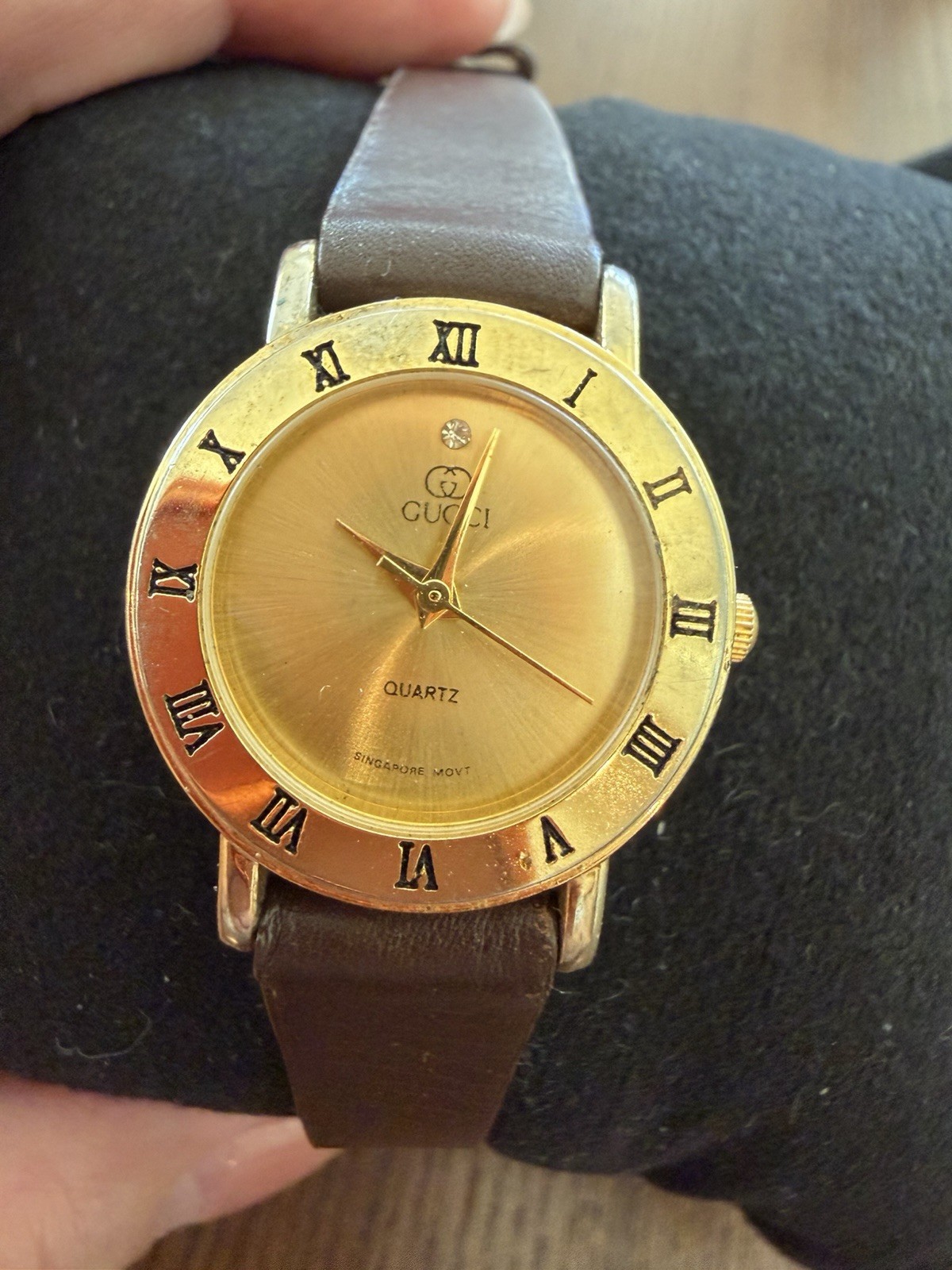 Vintage GUCCI 3000L A Diamond Gold Dial Roman 26mm Qz Ladies Watch JAPAN