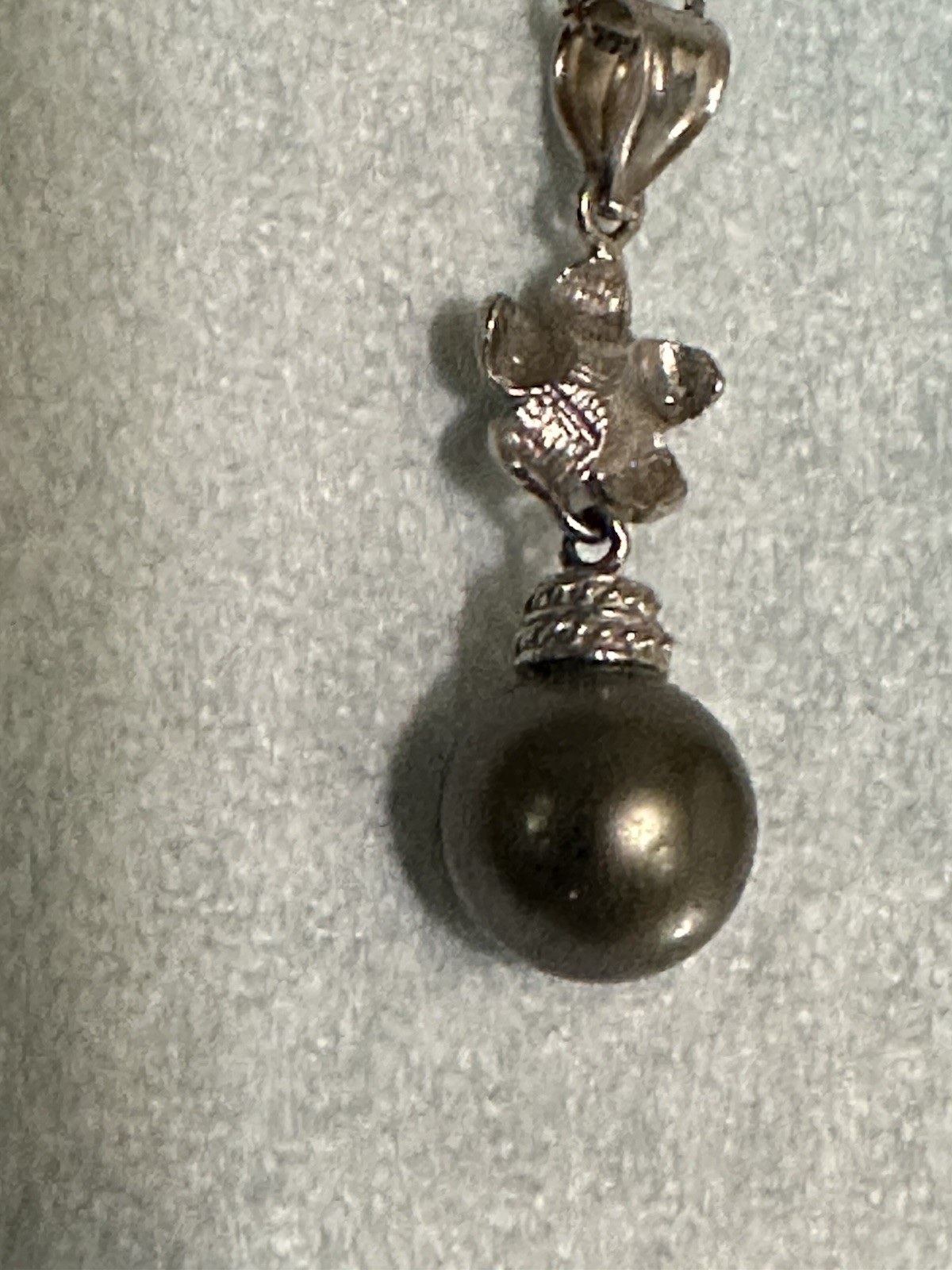 14K white gold plumeria 9mm Tahitian black pearl pendant 1.95g