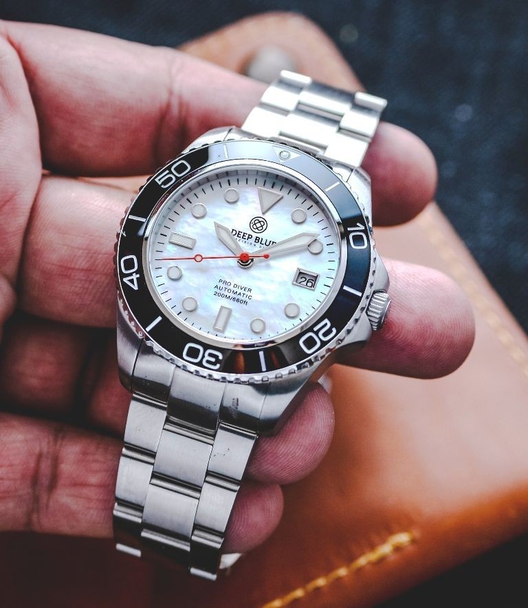 PRO DIVER 200 WHITE MOTHER OF PEARL DIAL 42.5MM AUTOMATIC BRACELET DIVE WATCH