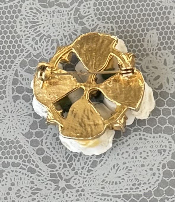 Vintage porcelain Roses Brooch Pin. / Gold Tone Metal W/ faux pearls