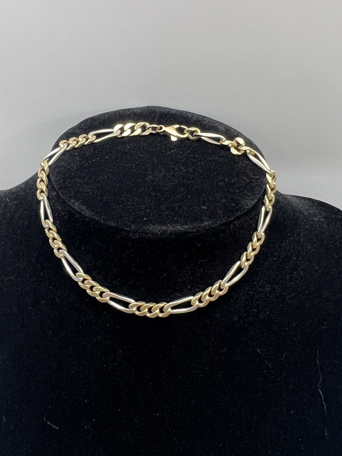 Vintage 10k Yellow White 2 Tone Gold Figaro Link Bracelet 8 1/4 Inch 9.7 Grams