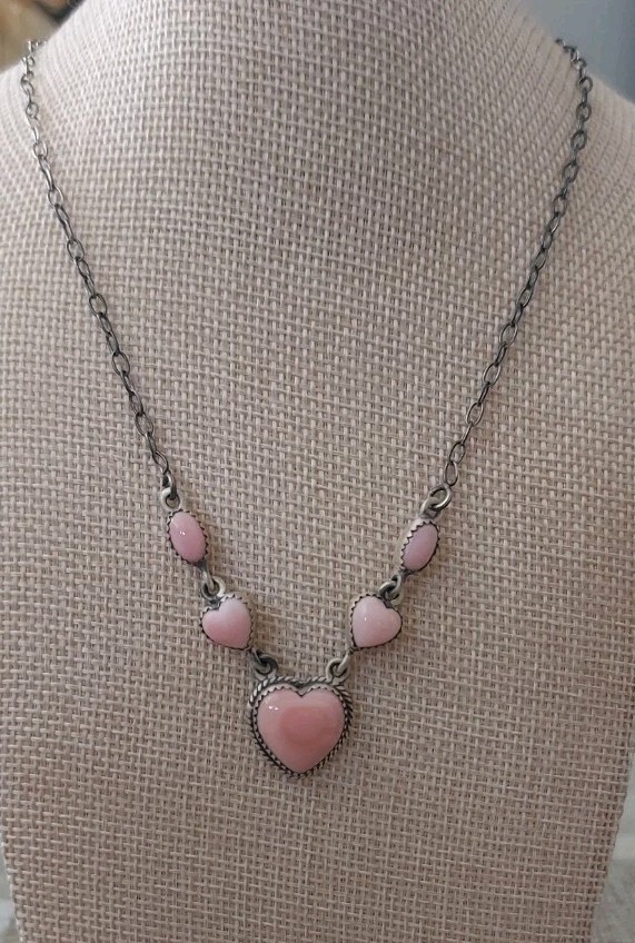 New Sweet Sterling Silver & Natural Pink Conch Heart Necklace
