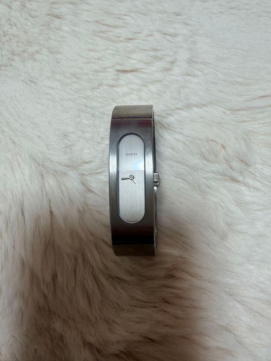 Gucci 2400S Ladies Silver Bangle Watch, Elegant, Used