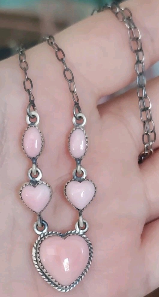 New Sweet Sterling Silver & Natural Pink Conch Heart Necklace