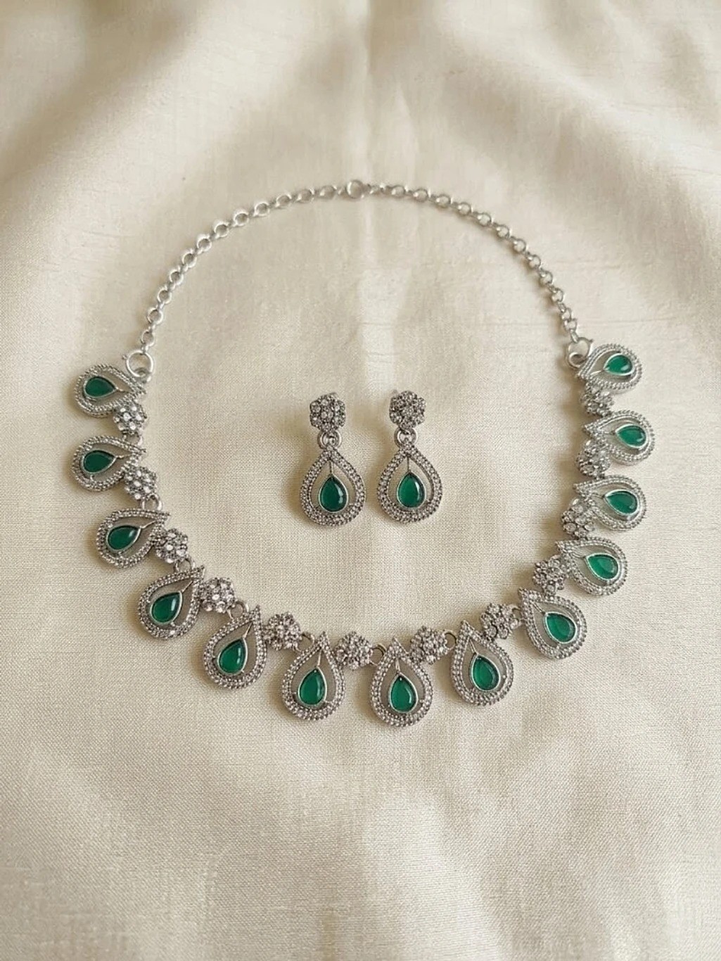 Elegant Emerald Green Necklace Sparkle Style Every Occasion lab created stone