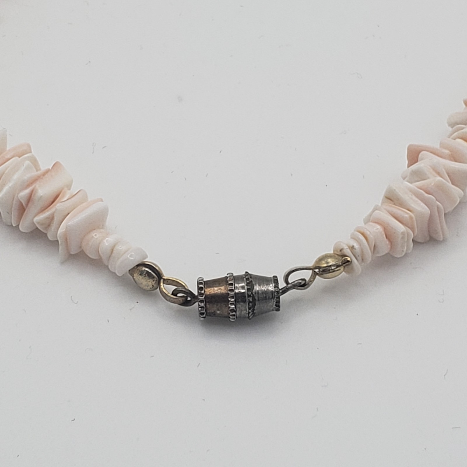 Vintage 80s-90s Shell Chip Shards Necklace Light Pink 16″ Surfer Tropical Beach
