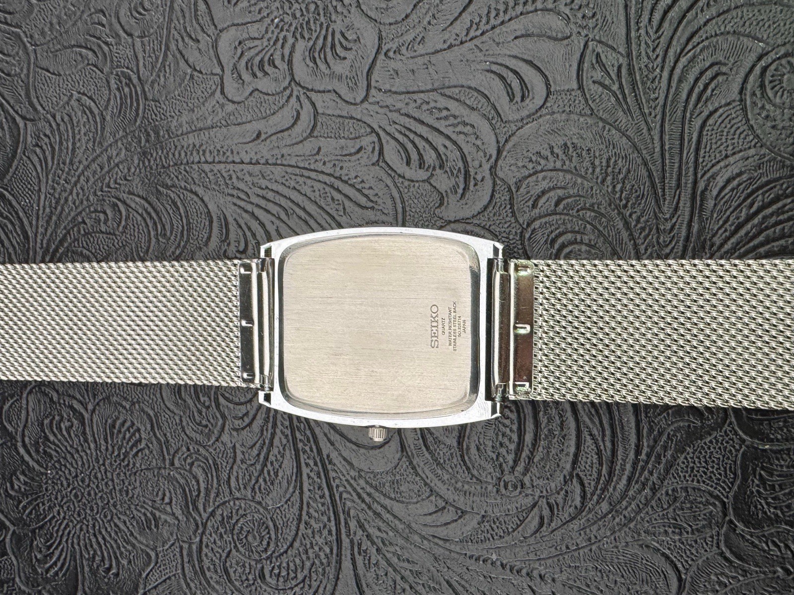 WHITE DIAL Vintage Seiko Slim Quartz Men’s Wrist Watch