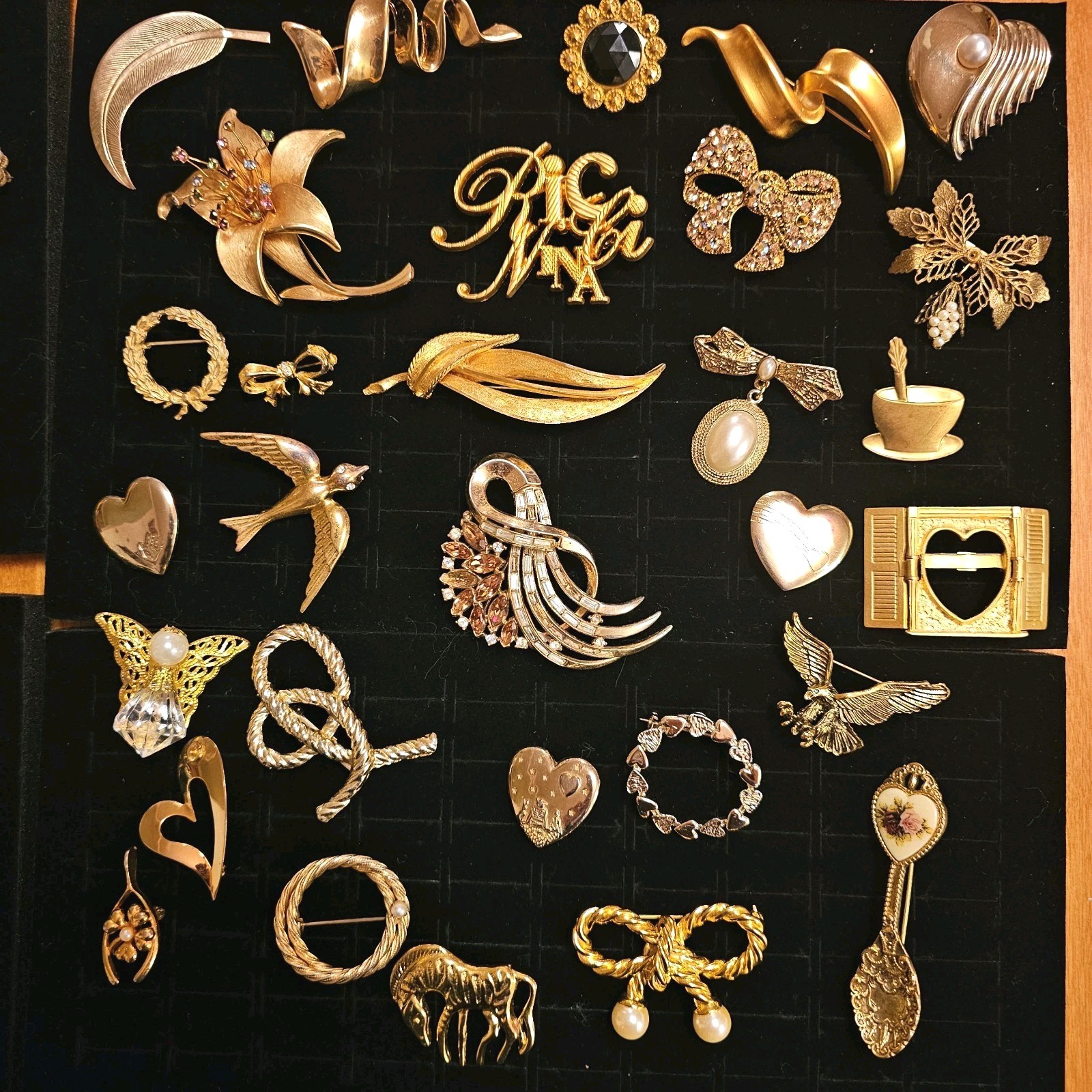 Vintage Brooch Pins Lot 30 Unbranded/Trifari/Dubarry/Ricci/J. Lee/Boucher B84