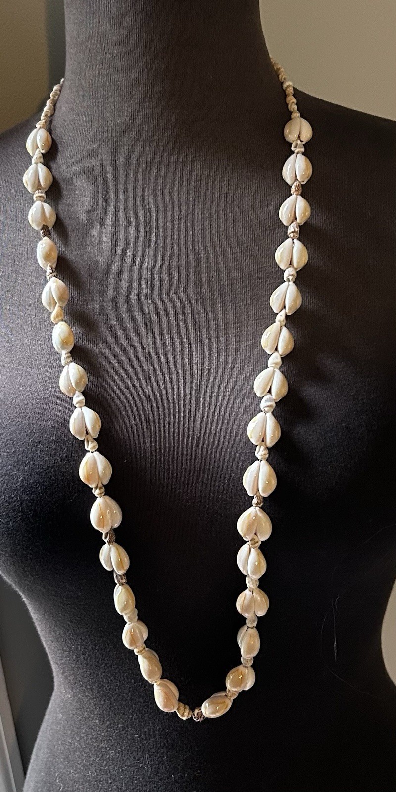 Beautiful Cowrie Shell Necklace Seashell Lei White Cream Boho Long~ 18” Drop
