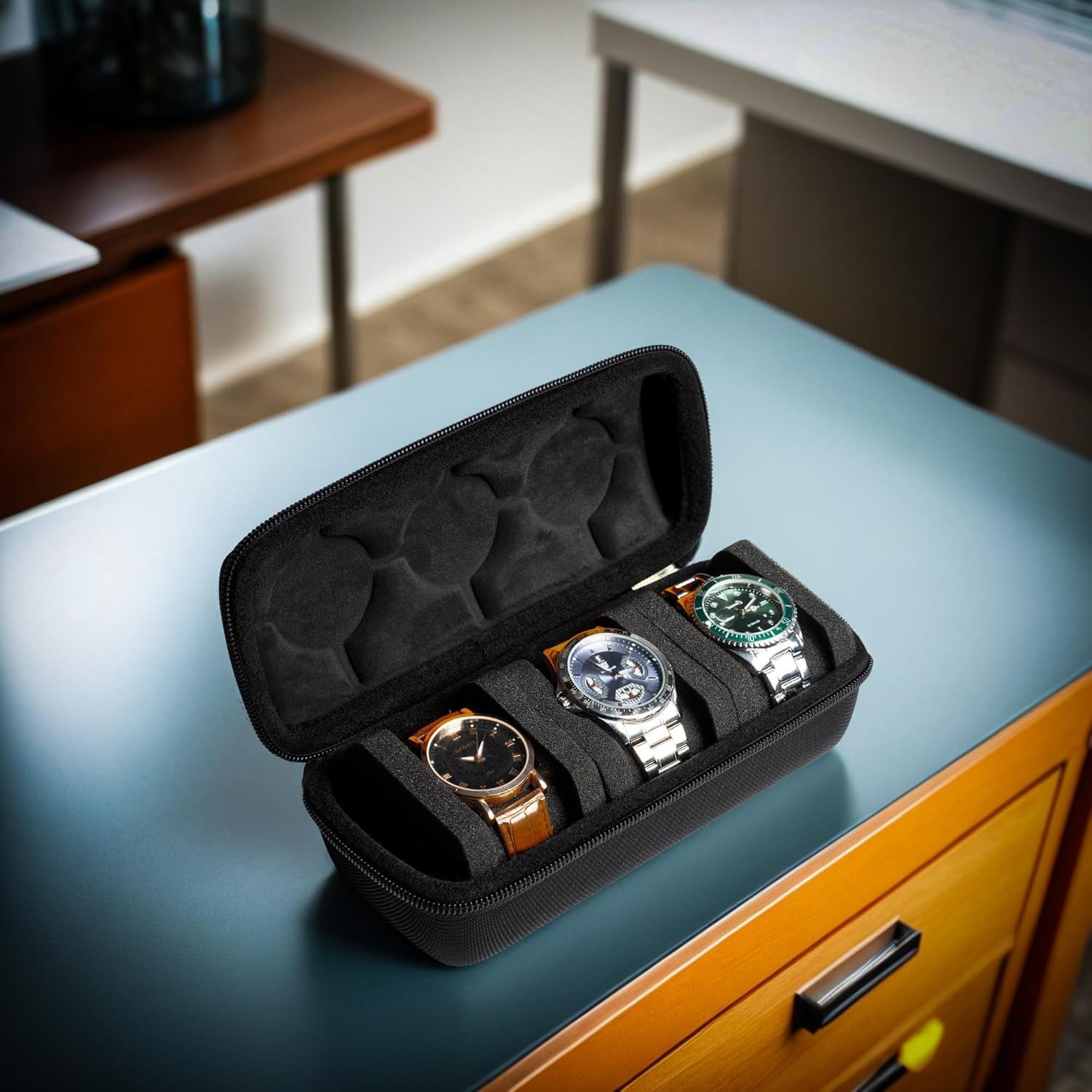 Elegant 3-Slot Hard Watch Travel Case with Soft Pillows – Lightweight Organizer