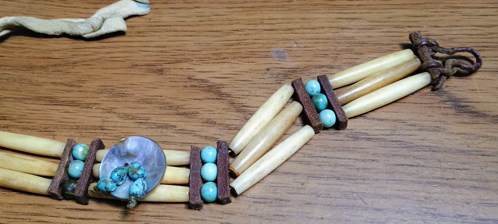 Vintage N.A.Turquoise Shell Boar Bone Leather Neck Choker