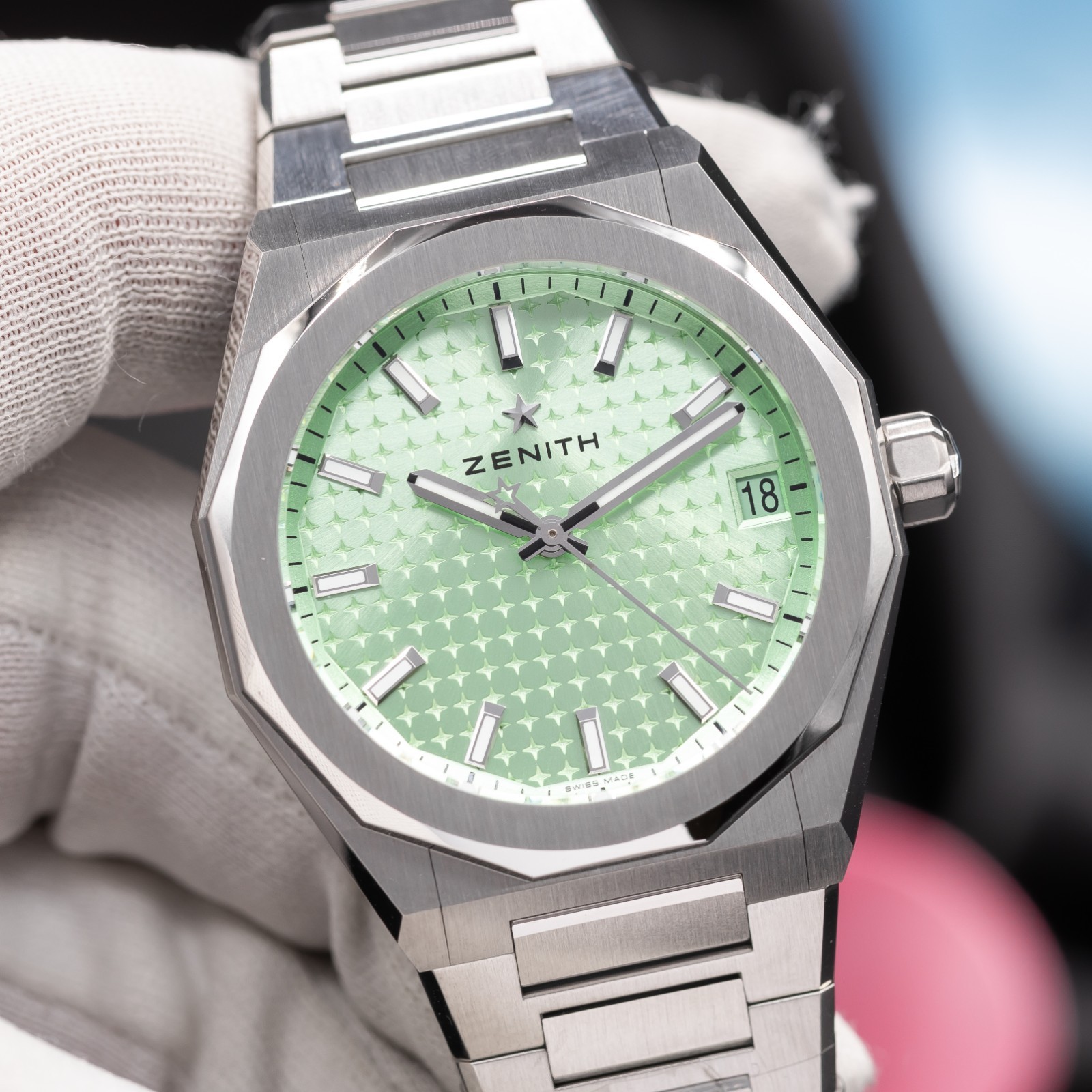 2025 Zenith Defy Skyline Sunburst Green Watch 03.9400.670/61.I001 New & Unworn