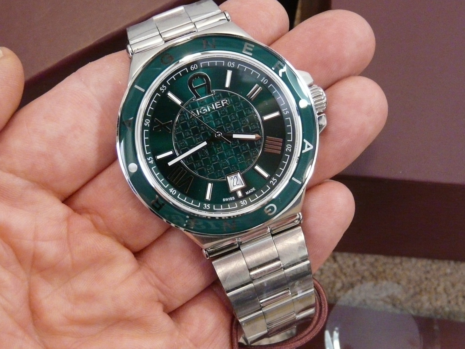 MODERN AIGNER TRIESTE 2 GREEN DIAL SWISS MADE GENTS QUARTZ WRISTWATCH VGC