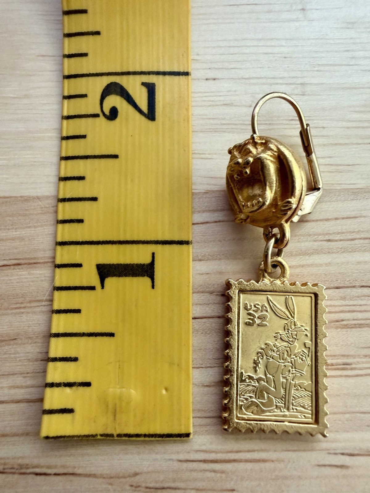 Vintage 1997 Gold Tone Taz & Bugs Bunny Stamp Charm Leverback Earrings USA