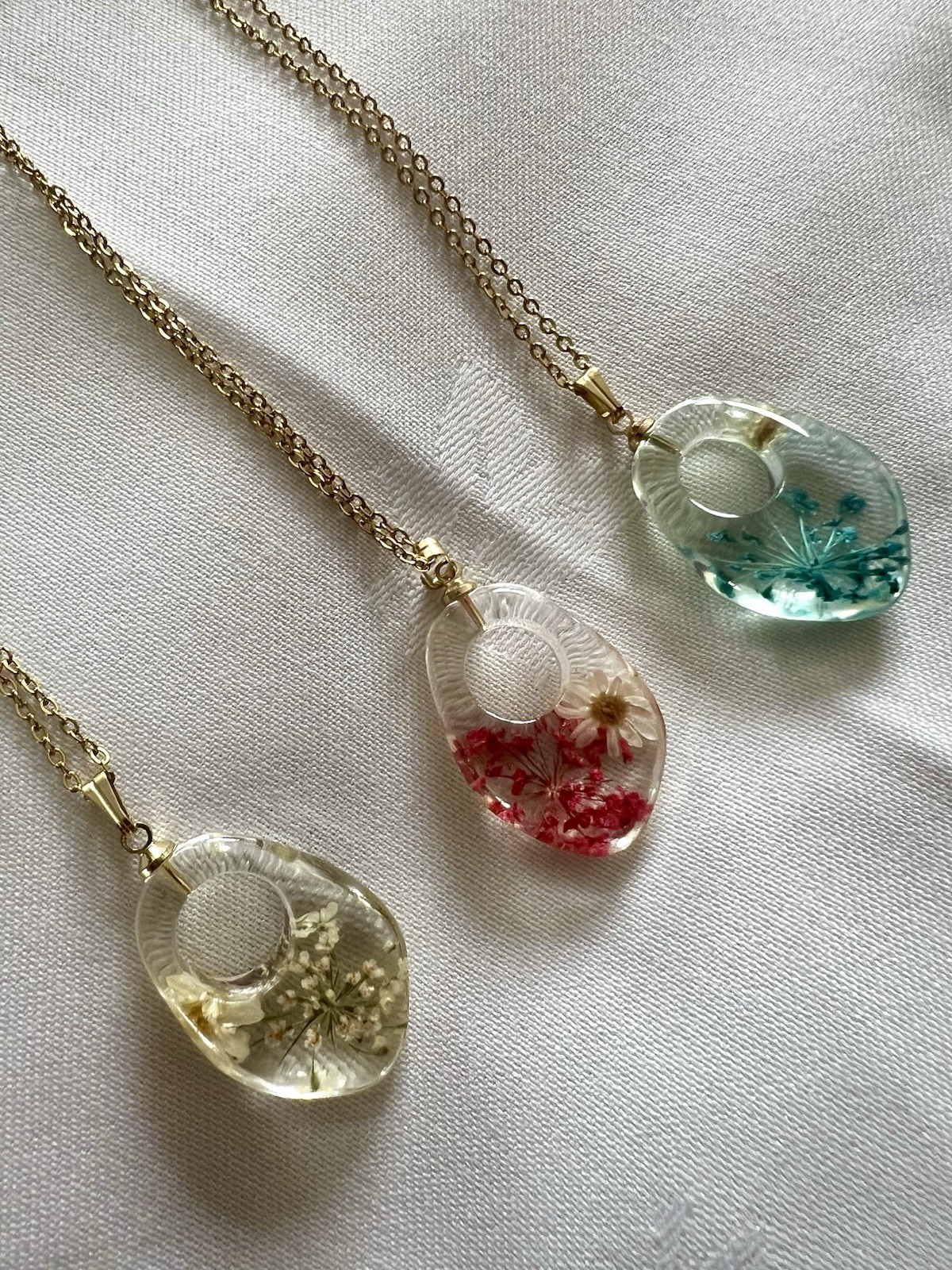 1 Handmade flower Resin Pendant With Silver /Gold Plated Chain – Summer Fashion
