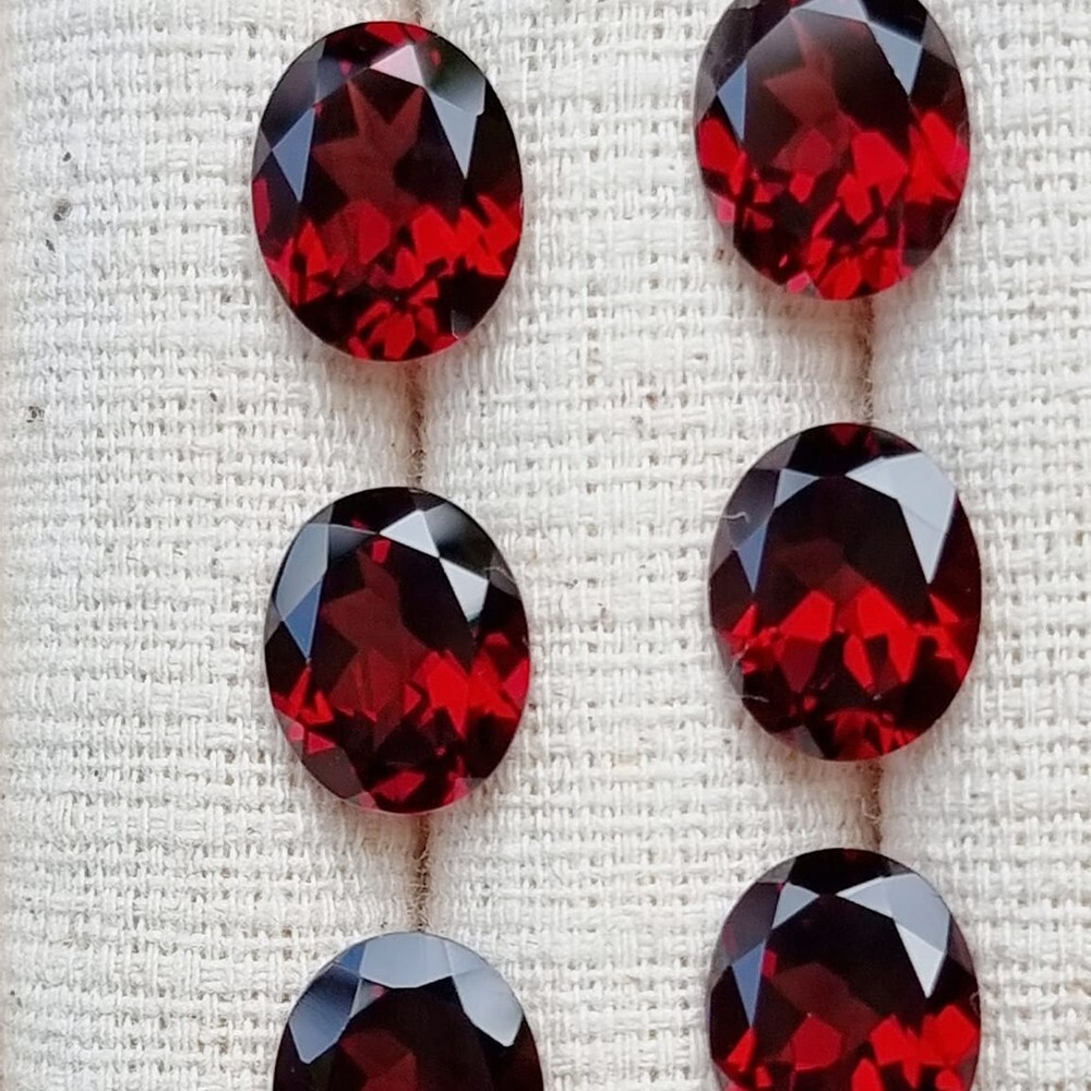 Oval 9×7 mm.Attractive Color! Natural Red Mozambique Garnet Africa 2Pcs/4.9Ct.