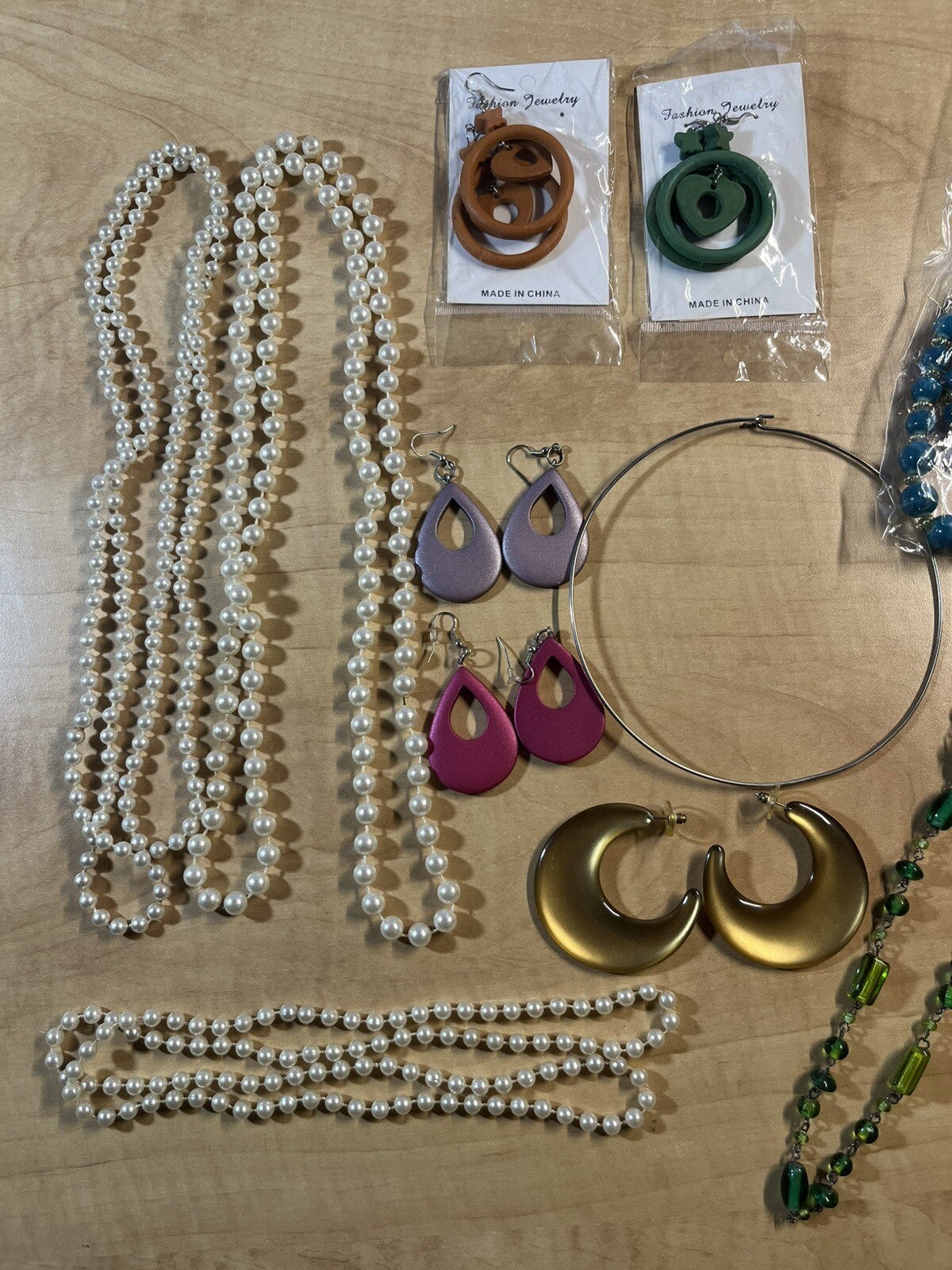 11 Piece Costume Fashion Jewelery Lot Earrings Necklaces Some NWT