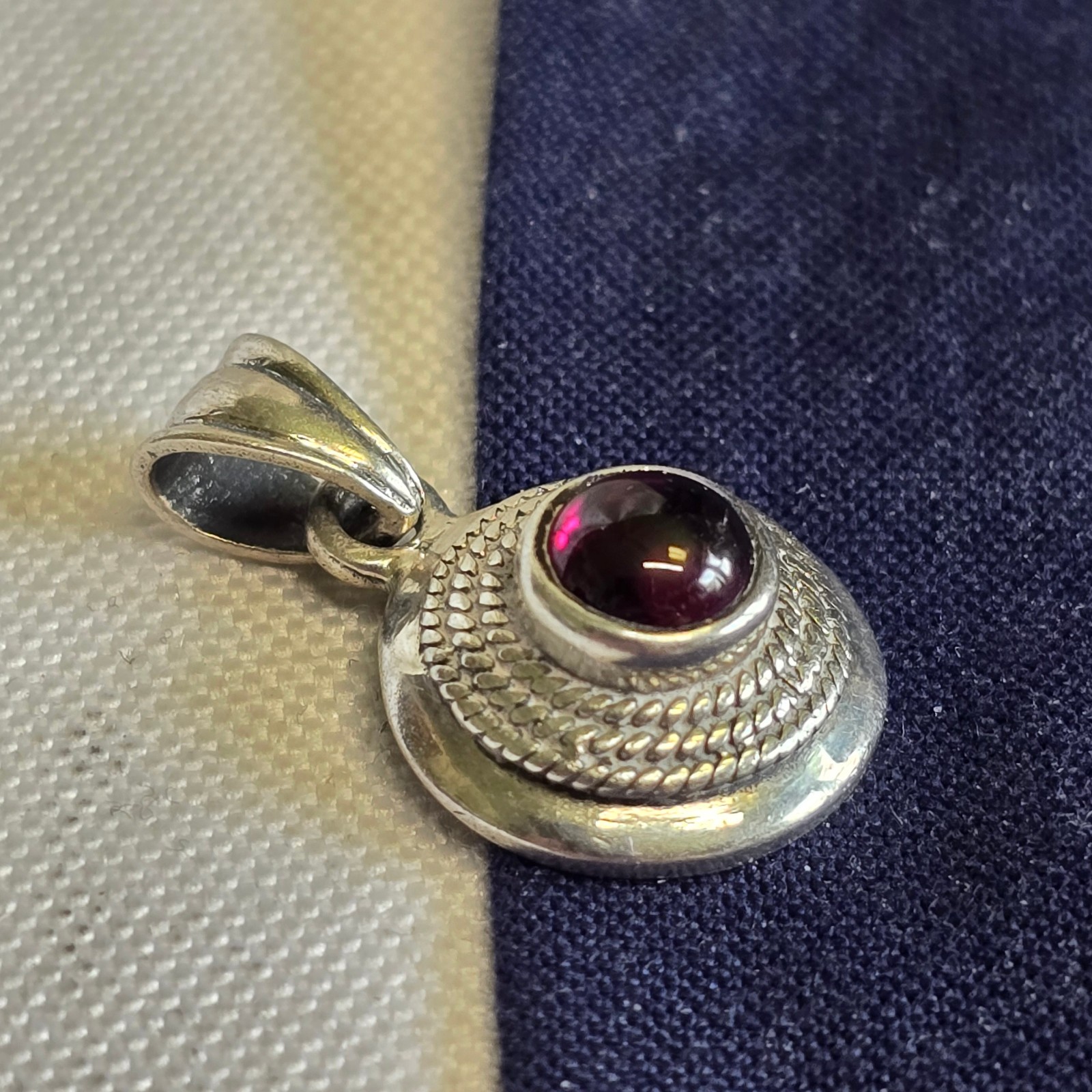 Sterling Silver Pendant 4.39g Fine Jewelry Dark Pink Stone Charm *READ*